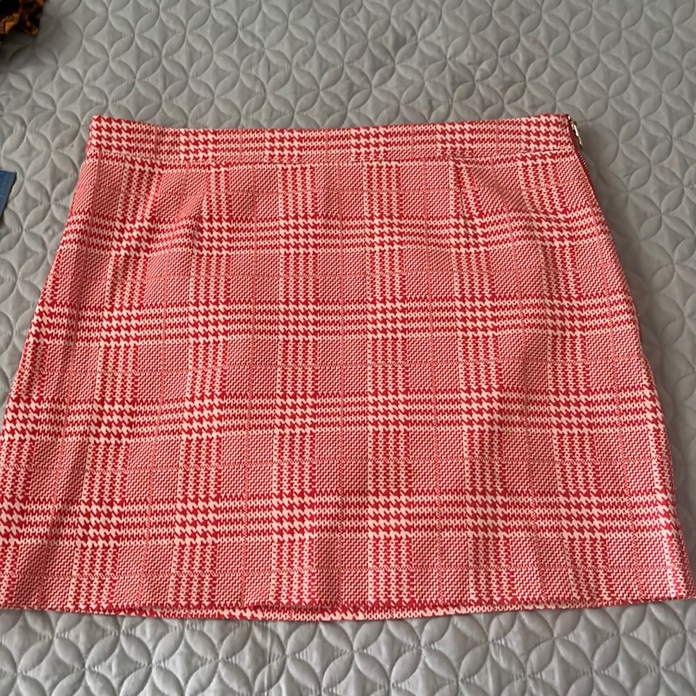 Forever 21 red hounds tooth mini skirt, size 31